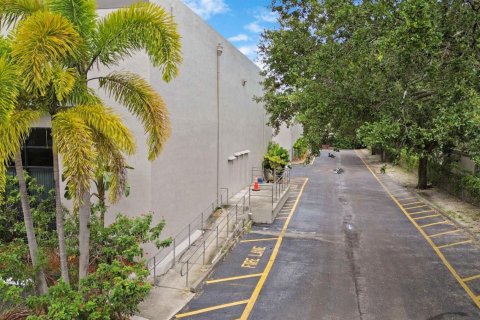 Commercial property in Lauderhill, Florida № 2244629 - photo 12