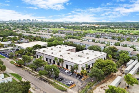 Commercial property in Lauderhill, Florida № 2244629 - photo 9