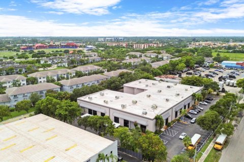 Commercial property in Lauderhill, Florida № 2244629 - photo 7