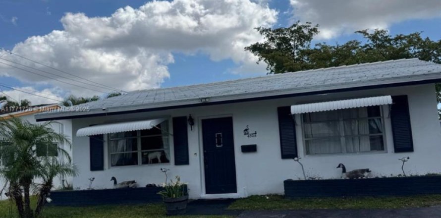 House in Tamarac, Florida 2 bedrooms, 93.65 sq.m. № 1863976