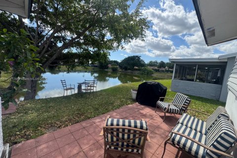 House in Tamarac, Florida 2 bedrooms, 93.65 sq.m. № 1863976 - photo 16
