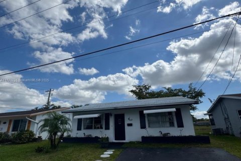 House in Tamarac, Florida 2 bedrooms, 93.65 sq.m. № 1863976 - photo 12
