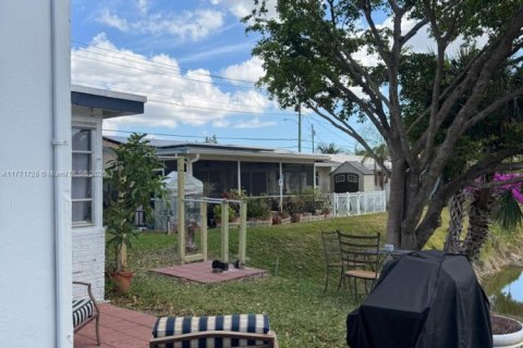 House in Tamarac, Florida 2 bedrooms, 93.65 sq.m. № 1863976 - photo 18