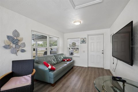 Villa ou maison à vendre à Port Charlotte, Floride: 2 chambres, 68.28 m2 № 2149228 - photo 6