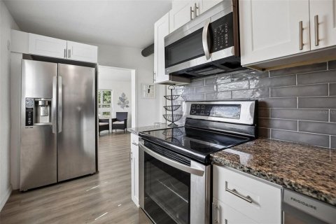 Villa ou maison à vendre à Port Charlotte, Floride: 2 chambres, 68.28 m2 № 2149228 - photo 11