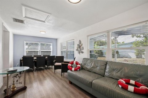 Villa ou maison à vendre à Port Charlotte, Floride: 2 chambres, 68.28 m2 № 2149228 - photo 5