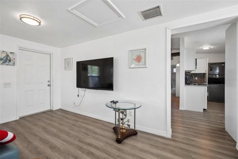 Villa ou maison à vendre à Port Charlotte, Floride: 2 chambres, 68.28 m2 № 2149228 - photo 4