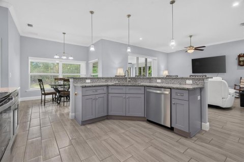 House in Orlando, Florida 3 bedrooms, 204.94 sq.m. № 2320784 - photo 17