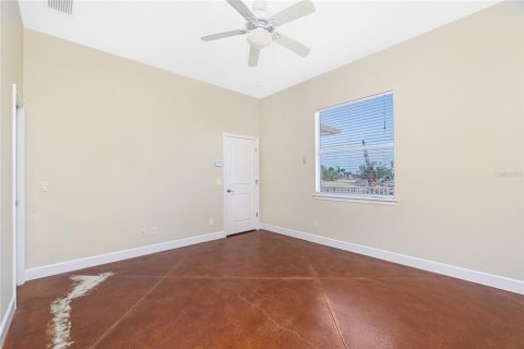 House in Englewood, Florida 3 bedrooms, 211.35 sq.m. № 1795131 - photo 24