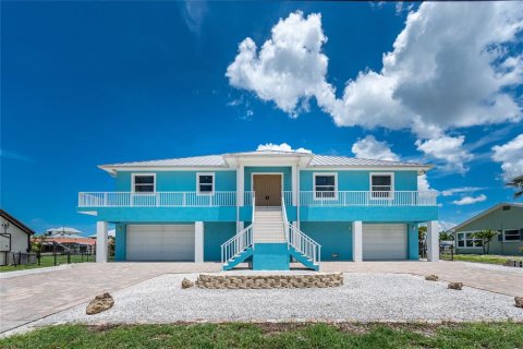 House in Englewood, Florida 3 bedrooms, 211.35 sq.m. № 1795131 - photo 2
