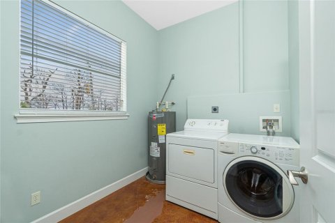 House in Englewood, Florida 3 bedrooms, 211.35 sq.m. № 1795131 - photo 16