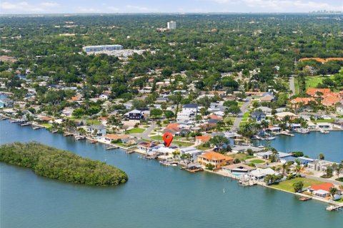 House in Saint Petersburg, Florida 2 bedrooms, 153.57 sq.m. № 2147786 - photo 10