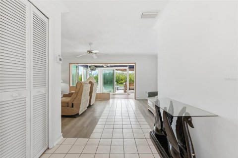 House in Saint Petersburg, Florida 2 bedrooms, 153.57 sq.m. № 2147786 - photo 28
