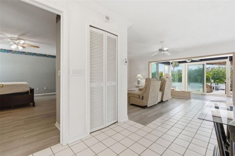 House in Saint Petersburg, Florida 2 bedrooms, 153.57 sq.m. № 2147786 - photo 29