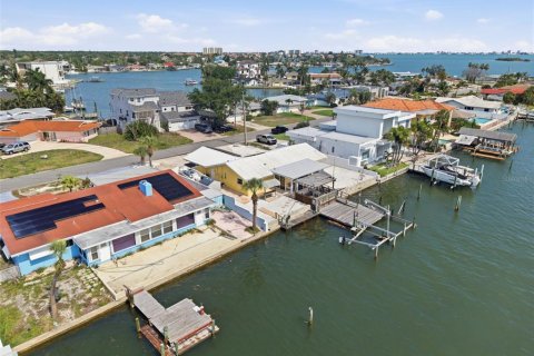 House in Saint Petersburg, Florida 2 bedrooms, 153.57 sq.m. № 2147786 - photo 7