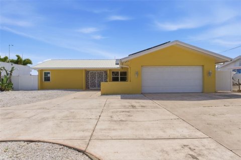 House in Saint Petersburg, Florida 2 bedrooms, 153.57 sq.m. № 2147786 - photo 2