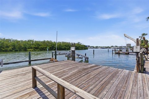 House in Saint Petersburg, Florida 2 bedrooms, 153.57 sq.m. № 2147786 - photo 21