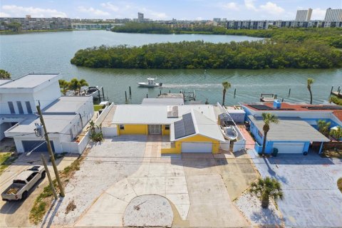 House in Saint Petersburg, Florida 2 bedrooms, 153.57 sq.m. № 2147786 - photo 5