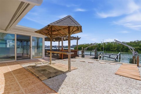 House in Saint Petersburg, Florida 2 bedrooms, 153.57 sq.m. № 2147786 - photo 17