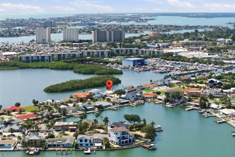 House in Saint Petersburg, Florida 2 bedrooms, 153.57 sq.m. № 2147786 - photo 16