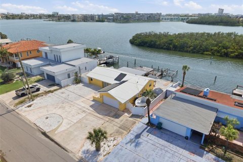 House in Saint Petersburg, Florida 2 bedrooms, 153.57 sq.m. № 2147786 - photo 6