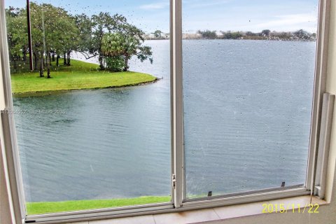 Condo in Oakland Park, Florida, 2 bedrooms  № 2068381 - photo 21