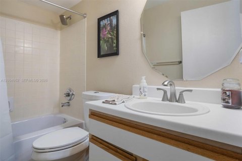 Condo in Oakland Park, Florida, 2 bedrooms  № 2068381 - photo 20