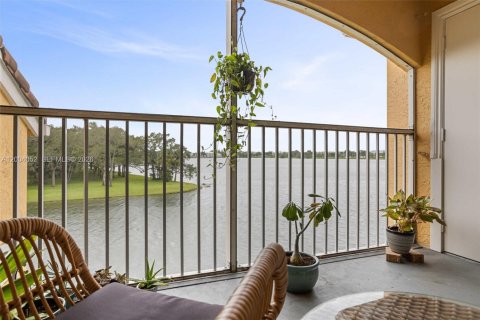 Condo in Oakland Park, Florida, 2 bedrooms  № 2068381 - photo 24