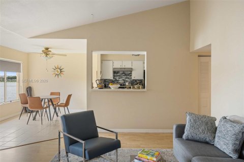 Condo in Oakland Park, Florida, 2 bedrooms  № 2068381 - photo 7