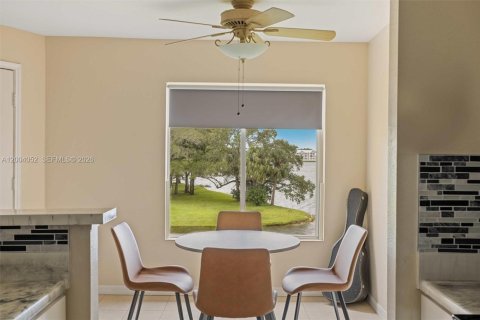 Condo in Oakland Park, Florida, 2 bedrooms  № 2068381 - photo 11