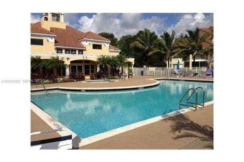 Condo in Oakland Park, Florida, 2 bedrooms  № 2068381 - photo 28
