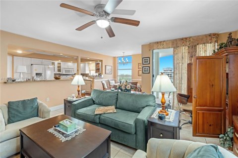Condo in Miami, Florida, 2 bedrooms  № 1993263 - photo 5