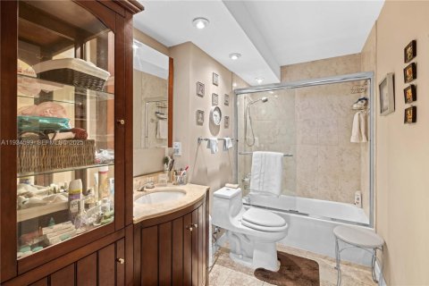 Condo in Miami, Florida, 2 bedrooms  № 1993263 - photo 22