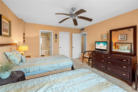 Condo in Miami, Florida, 2 bedrooms  № 1993263 - photo 21