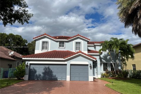 Купить виллу или дом в Мирамар, Флорида 5 спален, 331.2м2, № 1957325 - фото 1