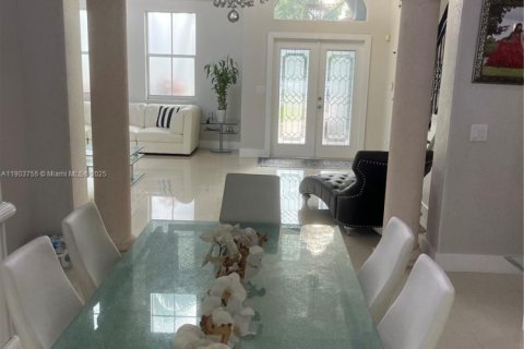 Купить виллу или дом в Мирамар, Флорида 5 спален, 331.2м2, № 1957325 - фото 11