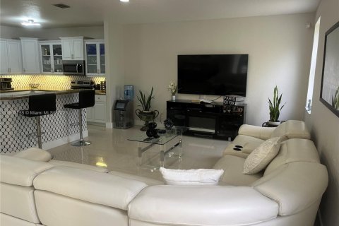 Купить виллу или дом в Мирамар, Флорида 5 спален, 331.2м2, № 1957325 - фото 20