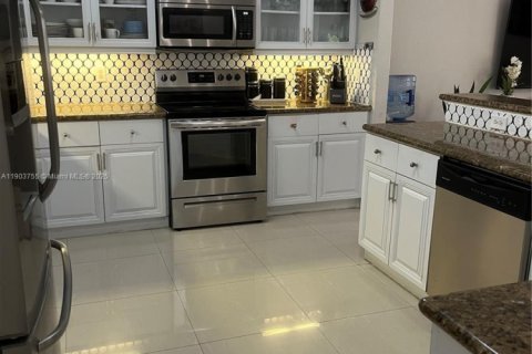 Купить виллу или дом в Мирамар, Флорида 5 спален, 331.2м2, № 1957325 - фото 23