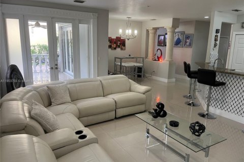 Купить виллу или дом в Мирамар, Флорида 5 спален, 331.2м2, № 1957325 - фото 12