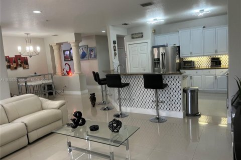 Купить виллу или дом в Мирамар, Флорида 5 спален, 331.2м2, № 1957325 - фото 16