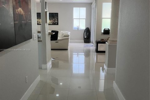 Купить виллу или дом в Мирамар, Флорида 5 спален, 331.2м2, № 1957325 - фото 17