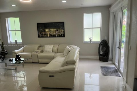 Купить виллу или дом в Мирамар, Флорида 5 спален, 331.2м2, № 1957325 - фото 19