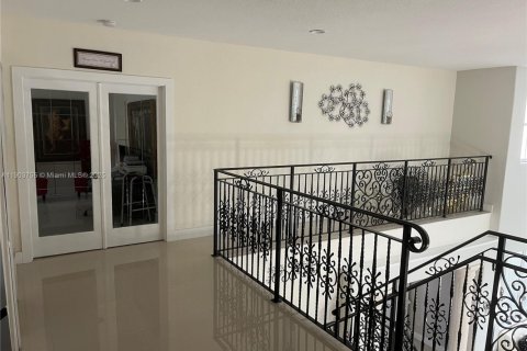 Купить виллу или дом в Мирамар, Флорида 5 спален, 331.2м2, № 1957325 - фото 10