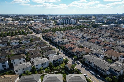 Купить таунхаус в Дорал, Флорида 2 спальни, 76.55м2, № 1976402 - фото 29