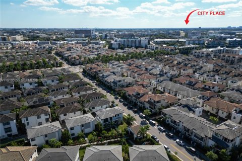 Купить таунхаус в Дорал, Флорида 2 спальни, 76.55м2, № 1976402 - фото 28