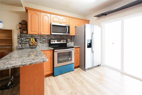 Купить таунхаус в Дорал, Флорида 2 спальни, 76.55м2, № 1976402 - фото 7