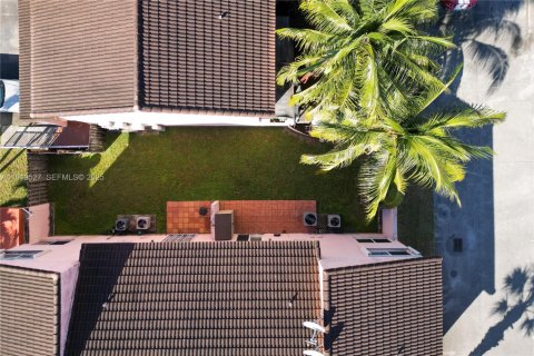 Купить таунхаус в Дорал, Флорида 2 спальни, 76.55м2, № 1976402 - фото 22