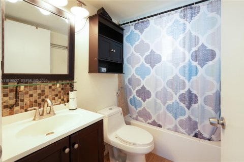 Купить таунхаус в Дорал, Флорида 2 спальни, 76.55м2, № 1976402 - фото 16