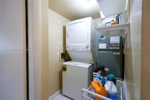 Купить таунхаус в Дорал, Флорида 2 спальни, 76.55м2, № 1976402 - фото 17