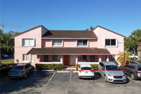 Купить таунхаус в Дорал, Флорида 2 спальни, 76.55м2, № 1976402 - фото 2